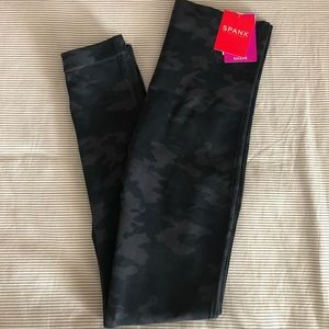 SPANX seamless sculpting leggings